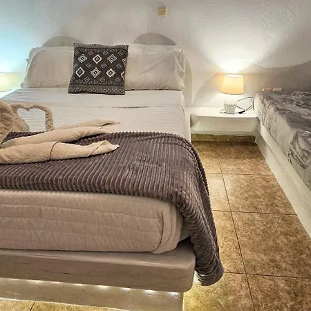 Pleasure Seaside * Perissa (Santorini)