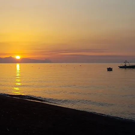 Pleasure Seaside * Perissa (Santorini)