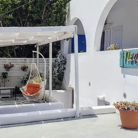 Pleasure Seaside * Perissa (Santorini)