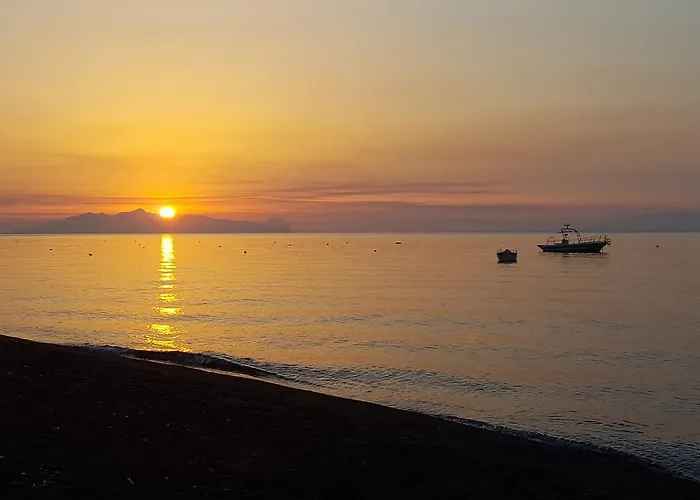 Pleasure Seaside * Perissa (Santorini)