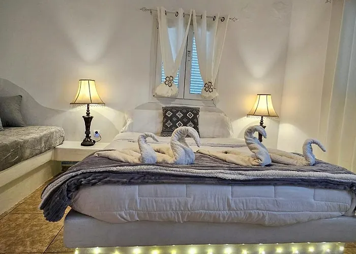 Pleasure Seaside Apartment Perissa (Santorini)