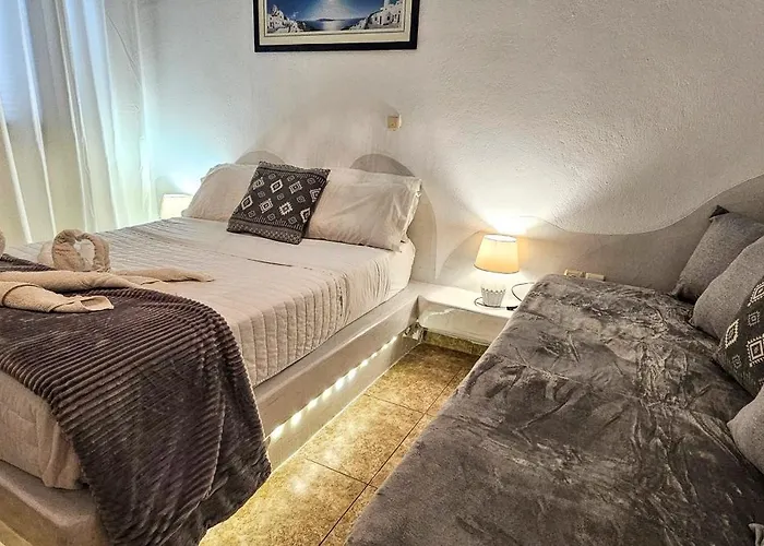 Pleasure Seaside * Perissa (Santorini)