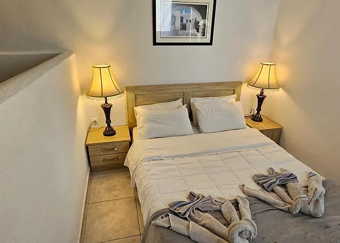 Pleasure Seaside * Perissa (Santorini)